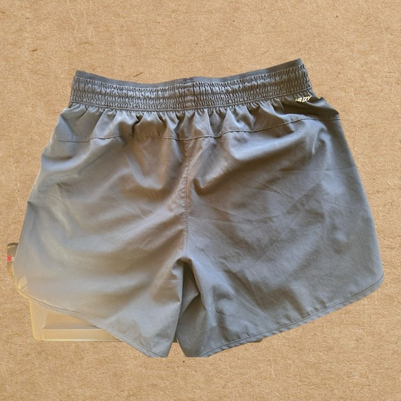 New Balance Women's Accelerate 5 Inch
Short, Dry Fit. - Picture 3 of 5